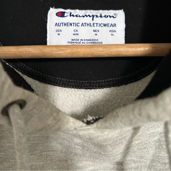 2/25$ Champion men’s hoodie - Picture 4 of 6